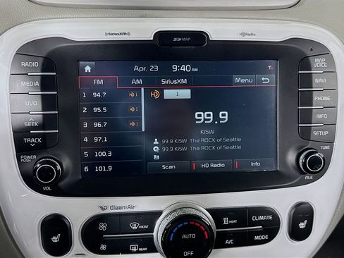 Used 2016 Kia Soul EV FWD image 35