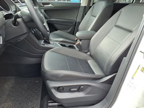 Used 2020 Volkswagen Tiguan SE w/ Panoramic Sunroof Package image 14