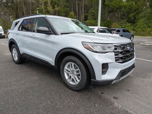 New 2026 Ford Explorer Active image 2