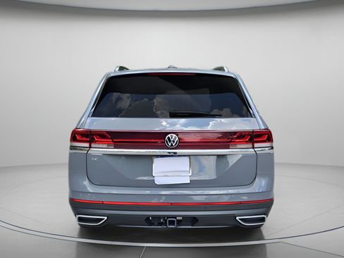 Used 2026 Volkswagen Atlas SE FWD image 4