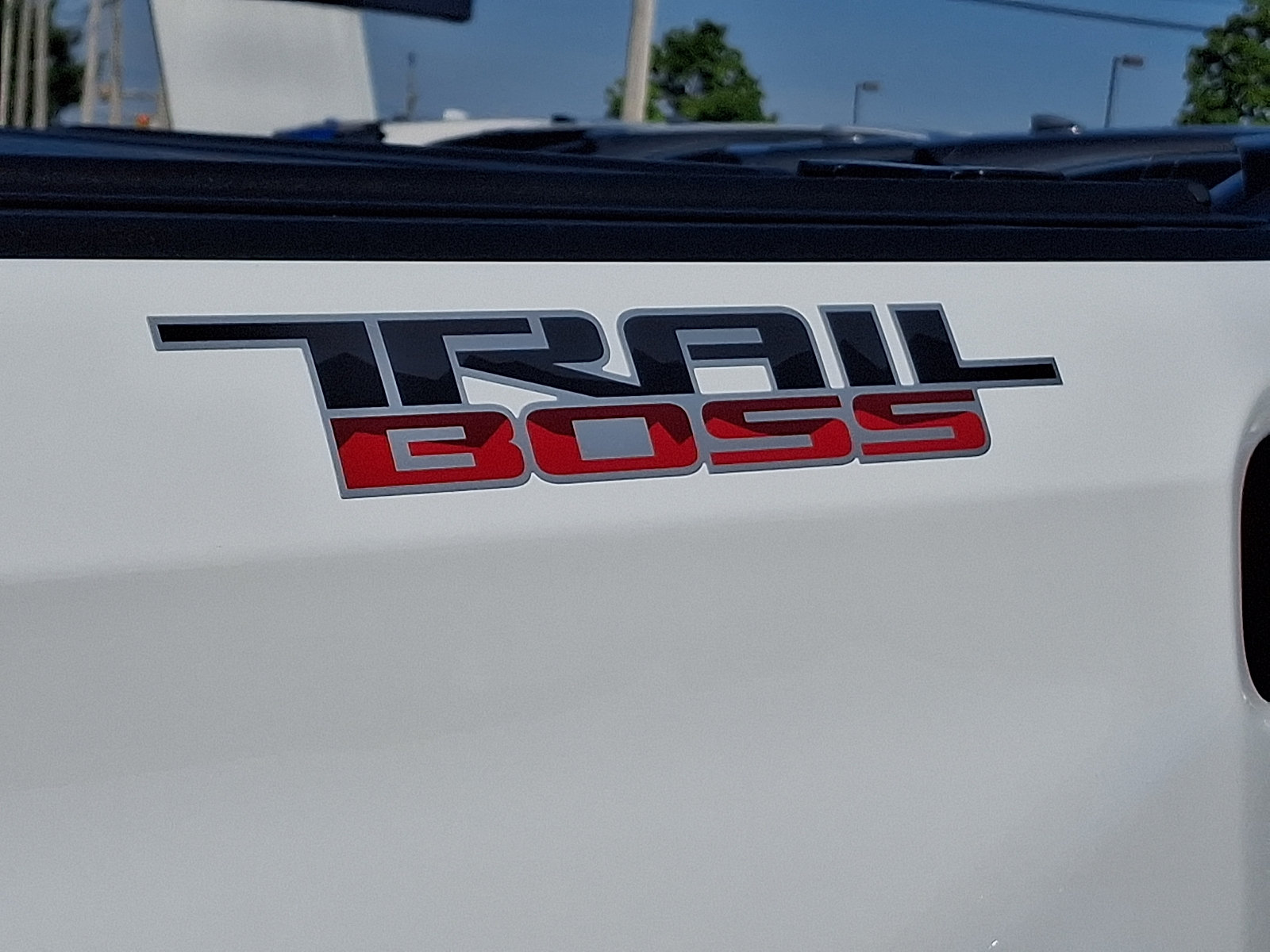 Used 2025 Chevrolet Silverado 1500 LT Trail Boss w/ Convenience Package II AWD/4WD image 35
