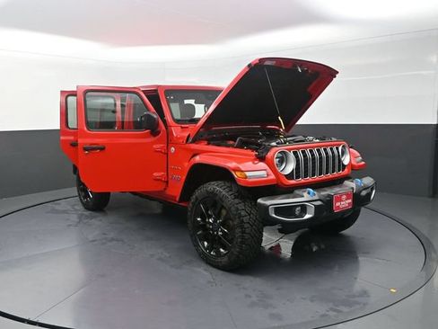 Used 2024 Jeep Wrangler Unlimited Sahara AWD/4WD image 38