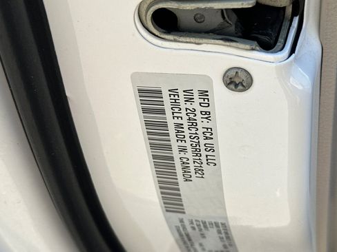 Used 2024 Chrysler Pacifica Select image 36