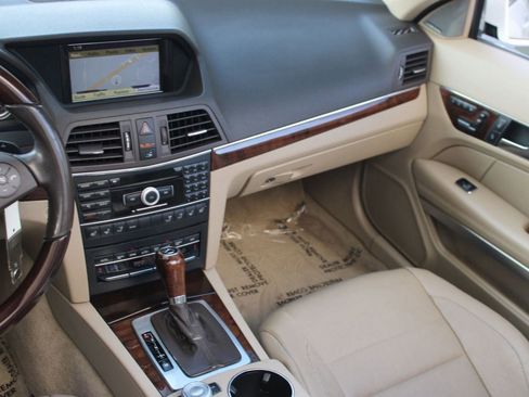 Used 2011 Mercedes-Benz E 550 Cabriolet image 31