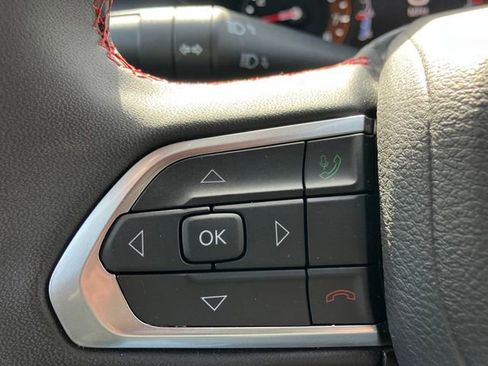 Used 2025 Jeep Compass Trailhawk image 5