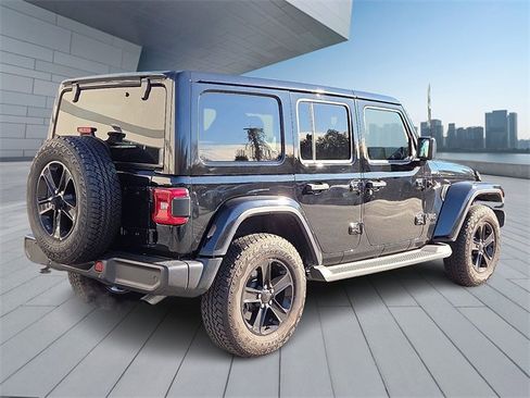 Used 2021 Jeep Wrangler Unlimited Sahara image 6