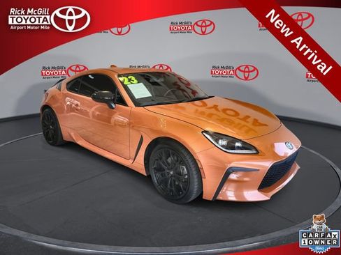 Used 2023 Toyota GR86 10th Anniversary SE RWD image 1
