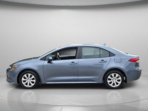 Used 2025 Toyota Corolla LE FWD image 3