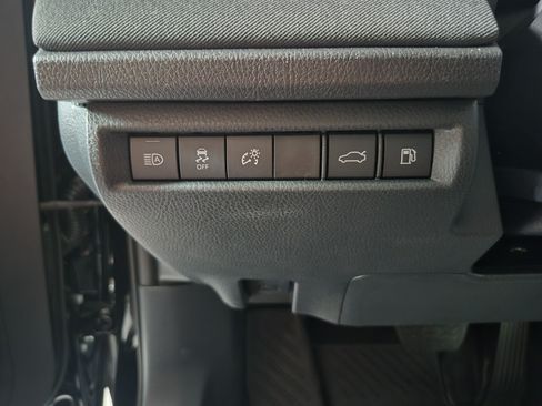 New 2026 Toyota Camry Hybrid FWD image 17