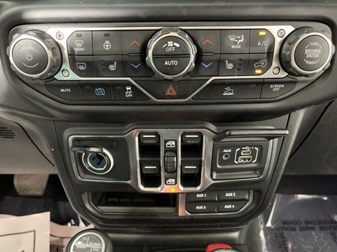 Used 2023 Jeep Wrangler Unlimited Sahara w/ Cold Weather Group AWD/4WD image 23