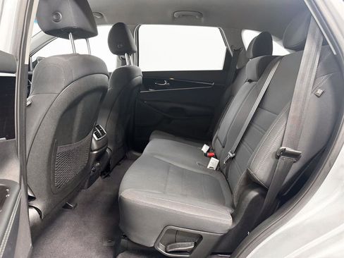 Used 2019 Kia Sorento LX image 5