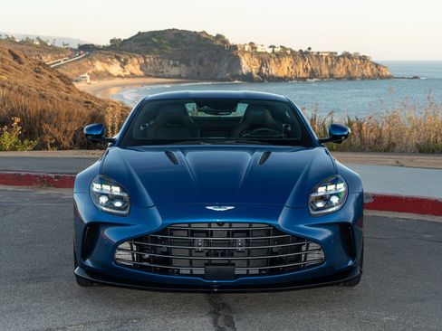 Used 2025 Aston Martin V8 Vantage Coupe RWD image 5