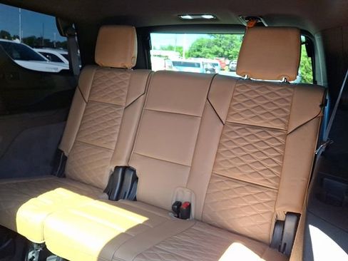 Used 2022 Cadillac Escalade Premium Luxury AWD/4WD image 8