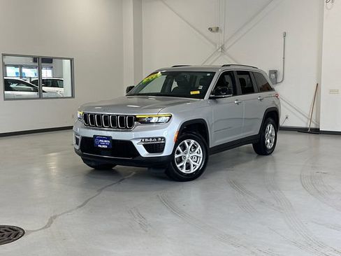 Used 2024 Jeep Grand Cherokee Limited AWD/4WD image 1