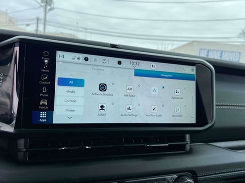 Used 2025 Jeep Wrangler Sahara image 23