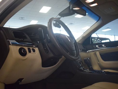 Used 2013 Lincoln MKS AWD image 38