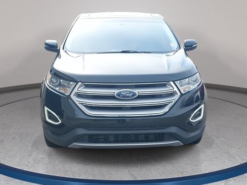 Used 2018 Ford Edge Titanium w/ Technology Package AWD/4WD image 2