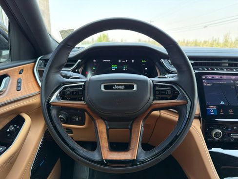Used 2022 Jeep Grand Cherokee Summit AWD/4WD image 11