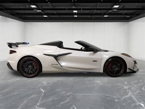 Used 2023 Chevrolet Corvette Z06 w/ Z07 Performance Package image 11