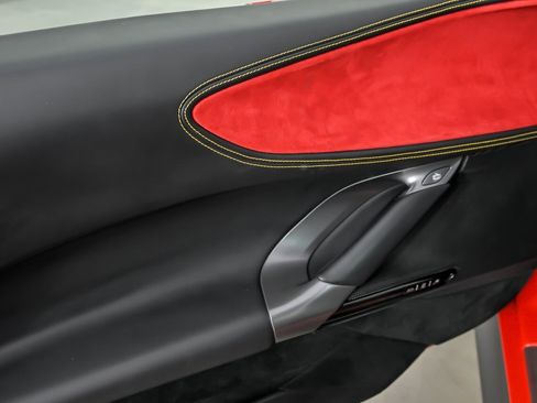 Used 2022 Ferrari SF90 Spider image 28