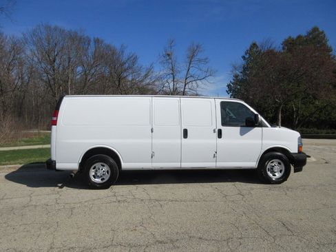 Used 2018 Chevrolet Express 3500 Extended w/ Driver Convenience Package image 6