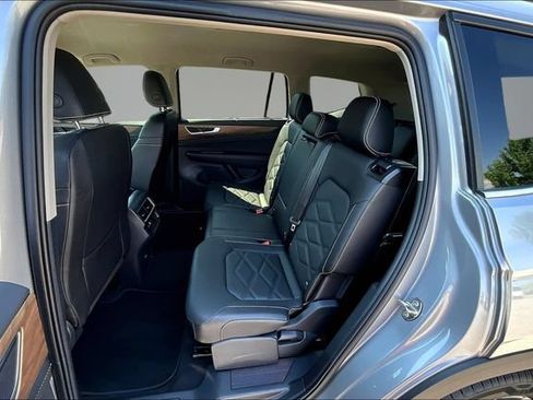 Certified 2026 Volkswagen Atlas SE FWD image 24