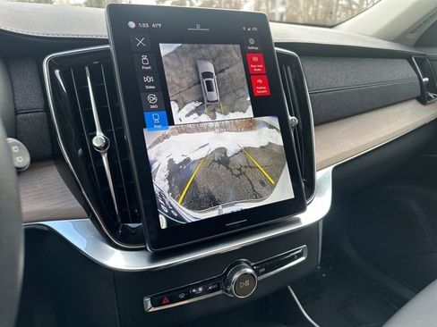 Certified 2025 Volvo XC90 B6 Plus image 25