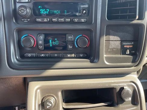 Used 2004 GMC Sierra 2500 SLT w/ Heavy-Duty Power Package AWD/4WD image 31