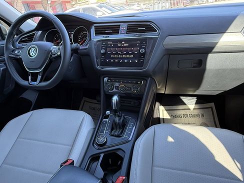 Used 2021 Volkswagen Tiguan SE w/ Panoramic Sunroof Package image 39