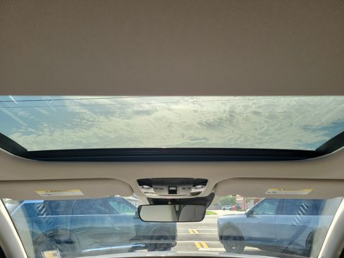 Certified 2025 Kia Sorento S w/ Panoramic Sunroof Package FWD image 17