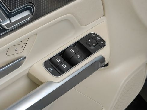 Used 2023 Mercedes-Benz GLB 250 4MATIC w/ Premium Package image 44