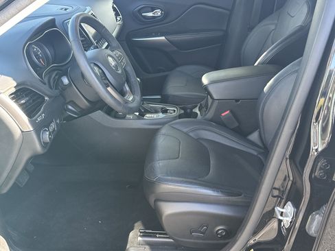 Used 2021 Jeep Cherokee Limited image 8