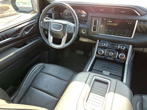 Used 2024 GMC Yukon XL Denali image 10