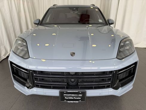 Certified 2025 Porsche Cayenne Turbo AWD/4WD image 6
