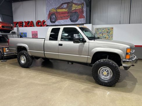 Used 1998 Chevrolet Silverado 2500 4x4 Extended Cab w/ Preferred Equipment Group 2 image 46