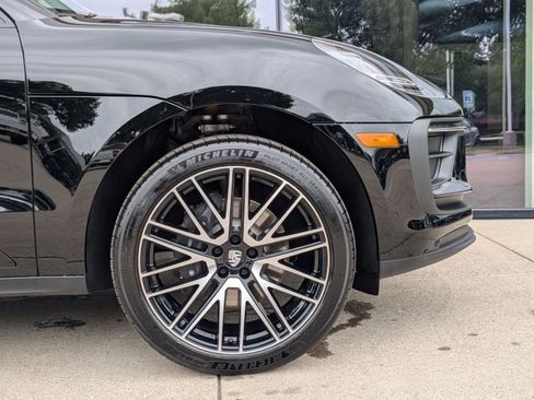 Used 2025 Porsche Macan image 11