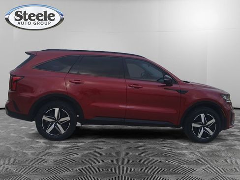 Used 2023 Kia Sorento S image 6