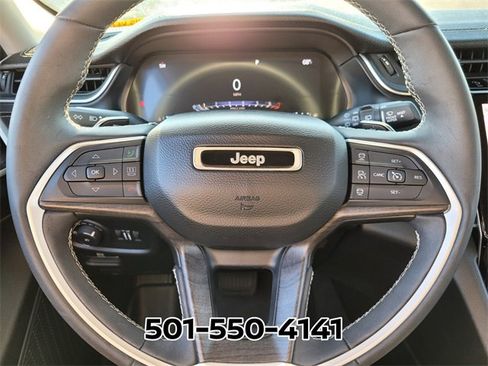 Used 2023 Jeep Grand Cherokee Limited w/ Black Appearance Package image 33