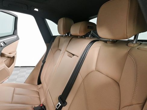 Certified 2025 Porsche Macan image 21
