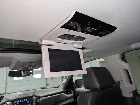 Used 2020 Chevrolet Suburban LT image 24