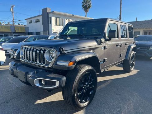Used 2025 Jeep Wrangler Unlimited Sahara w/ Safety Group image 1