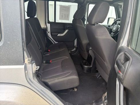 Used 2015 Jeep Wrangler Unlimited Sahara w/ Connectivity Group AWD/4WD image 13