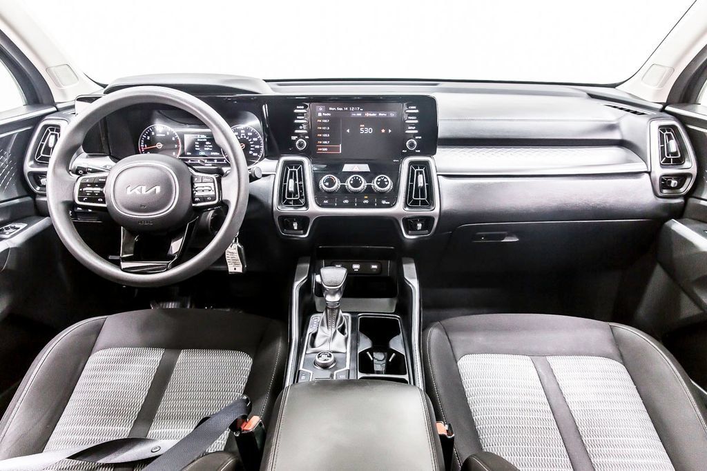 Used 2023 Kia Sorento LX FWD image 16