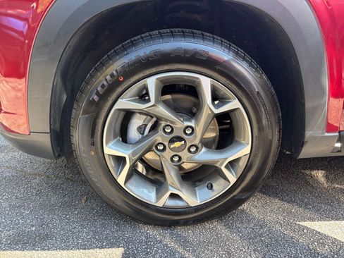 Used 2025 Chevrolet Trax LT w/ LT Convenience Package image 31