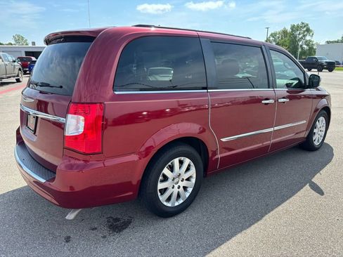 Used 2012 Chrysler Town & Country Touring-L w/ Entertainment Group #2 image 4