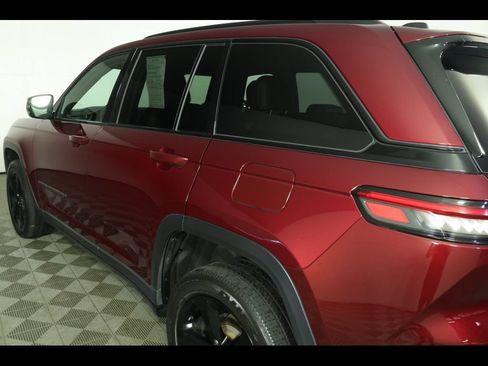 Used 2023 Jeep Grand Cherokee Altitude AWD/4WD image 17
