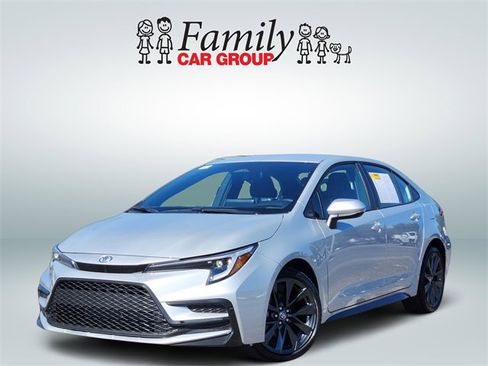 Certified 2025 Toyota Corolla SE image 1