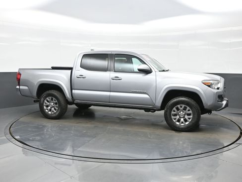 Used 2019 Toyota Tacoma SR5 AWD/4WD image 7