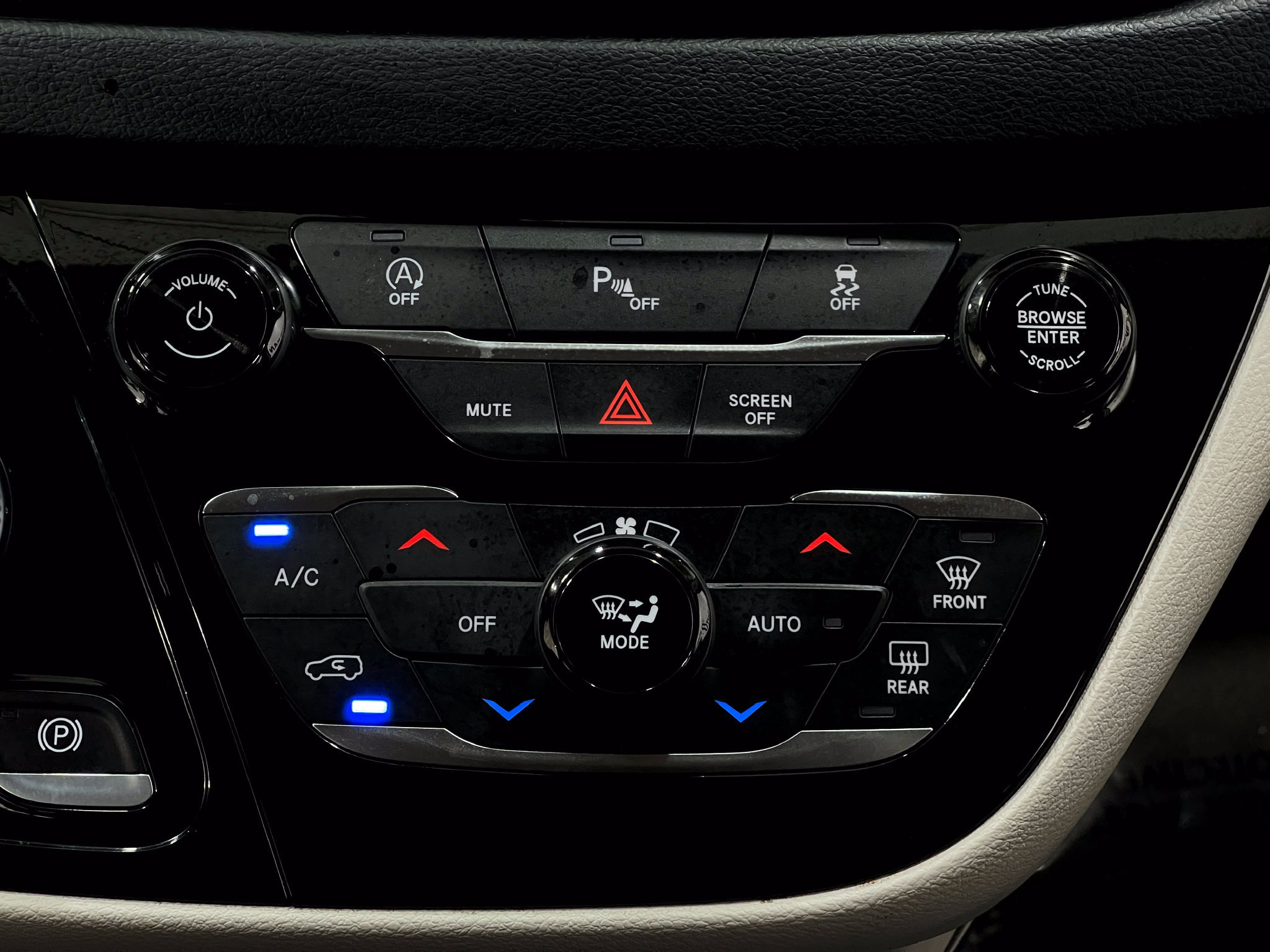 Used 2019 Chrysler Pacifica Touring-L FWD image 23