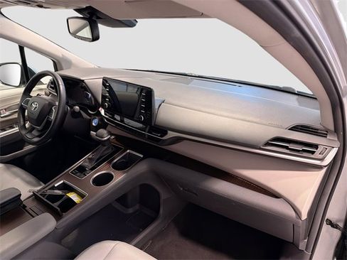 Certified 2024 Toyota Sienna XLE image 23